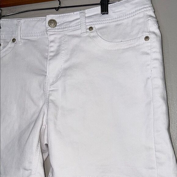Seven7 White Jean Shorts Mid-Length Straight Cut - Picture 5 of 11